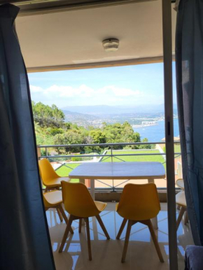 VUE MER ET ESTEREL SUR LA BAIE DE CANNES